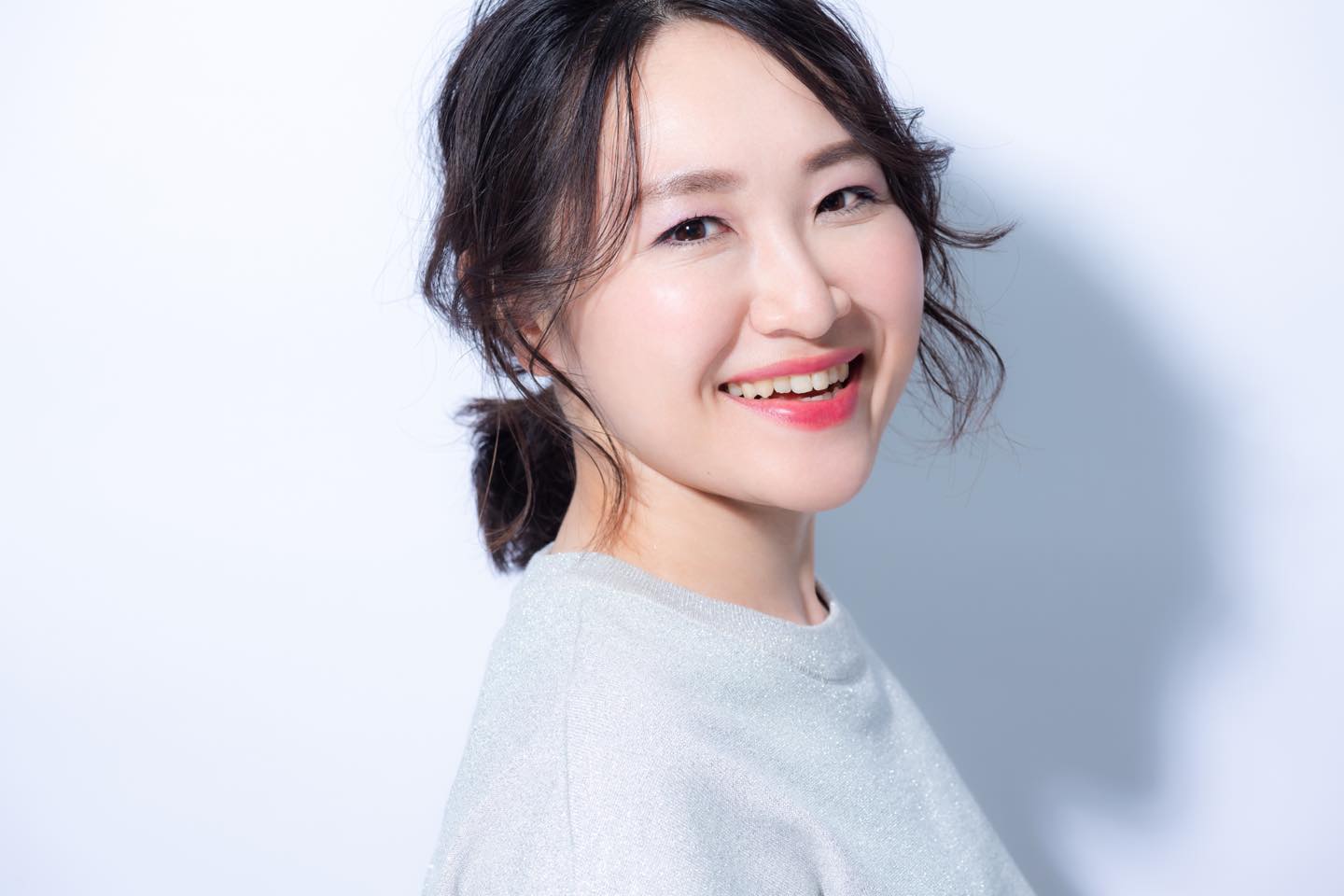 ザラつきや凹凸を一切感じさせない、なめらかで生き生きとしたハリ肌に。