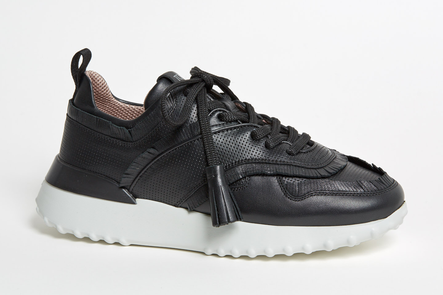 4:クラシックを進化させた「TOD’S(トッズ)」のスニーカー