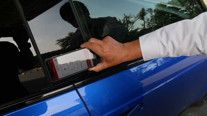 ドアの施錠・解錠はスマホでもできる。