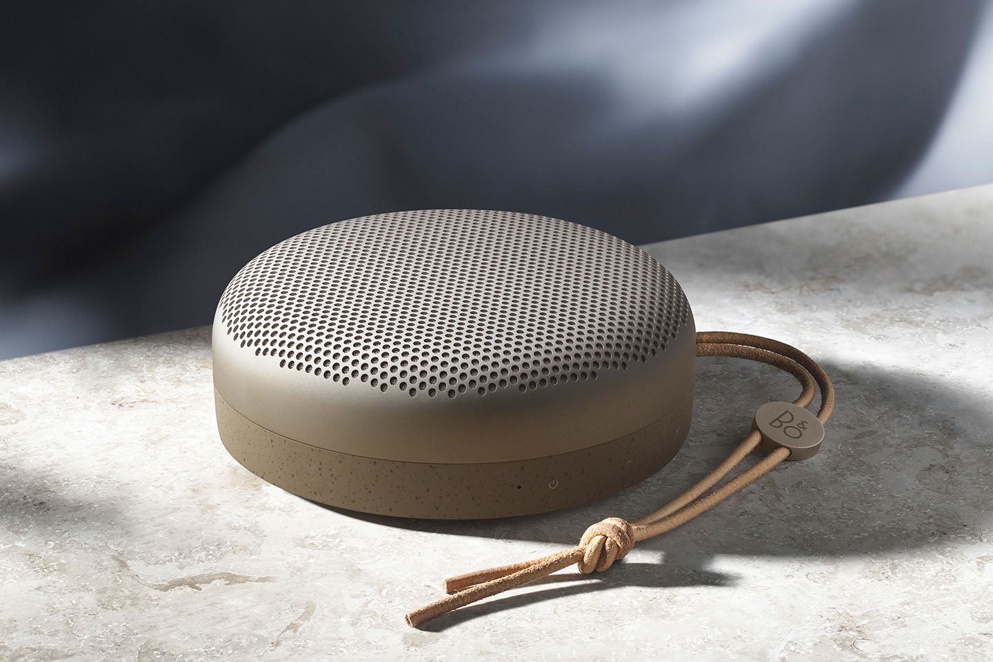 Bluetoothスピーカー「Beoplay A1」¥29,900(税込)【カラー:クレイ、パイン、スカイ】
