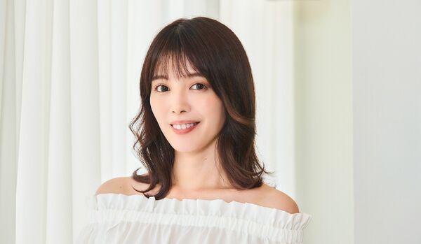 【面長顔×ミディアムヘア】華やかニュアンス巻きのミディアムレイヤー