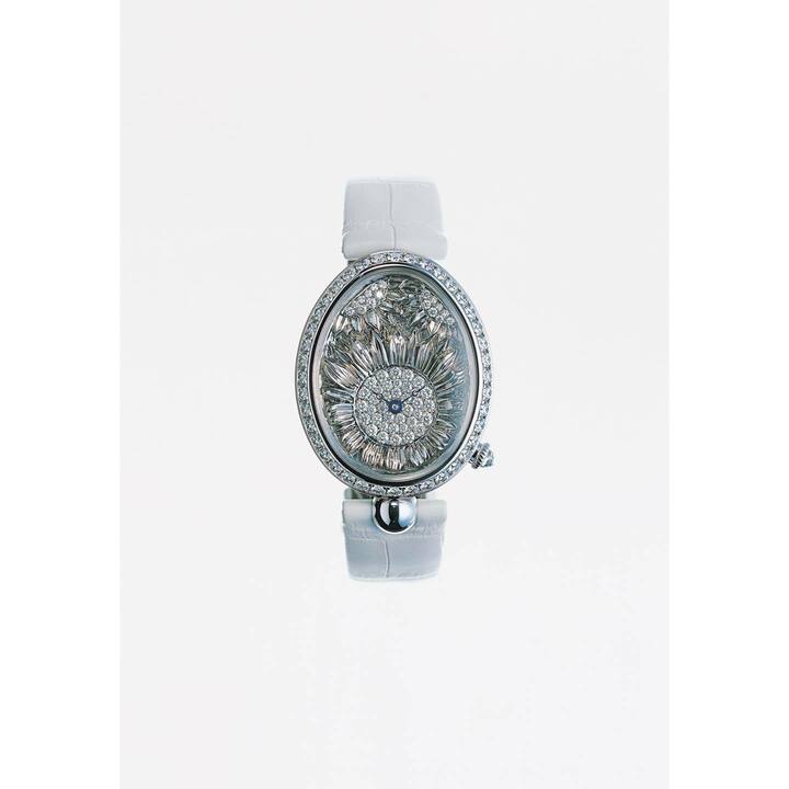 時計『クイーン・オブ・ネイプルズ カメア』[ケース:ホワイトゴールド×ダイヤモンド ケースサイズ:縦40×横31.95mm ストラップ:アリゲーター 自動巻〕¥9,760,000(ブレゲ ブティック銀座)