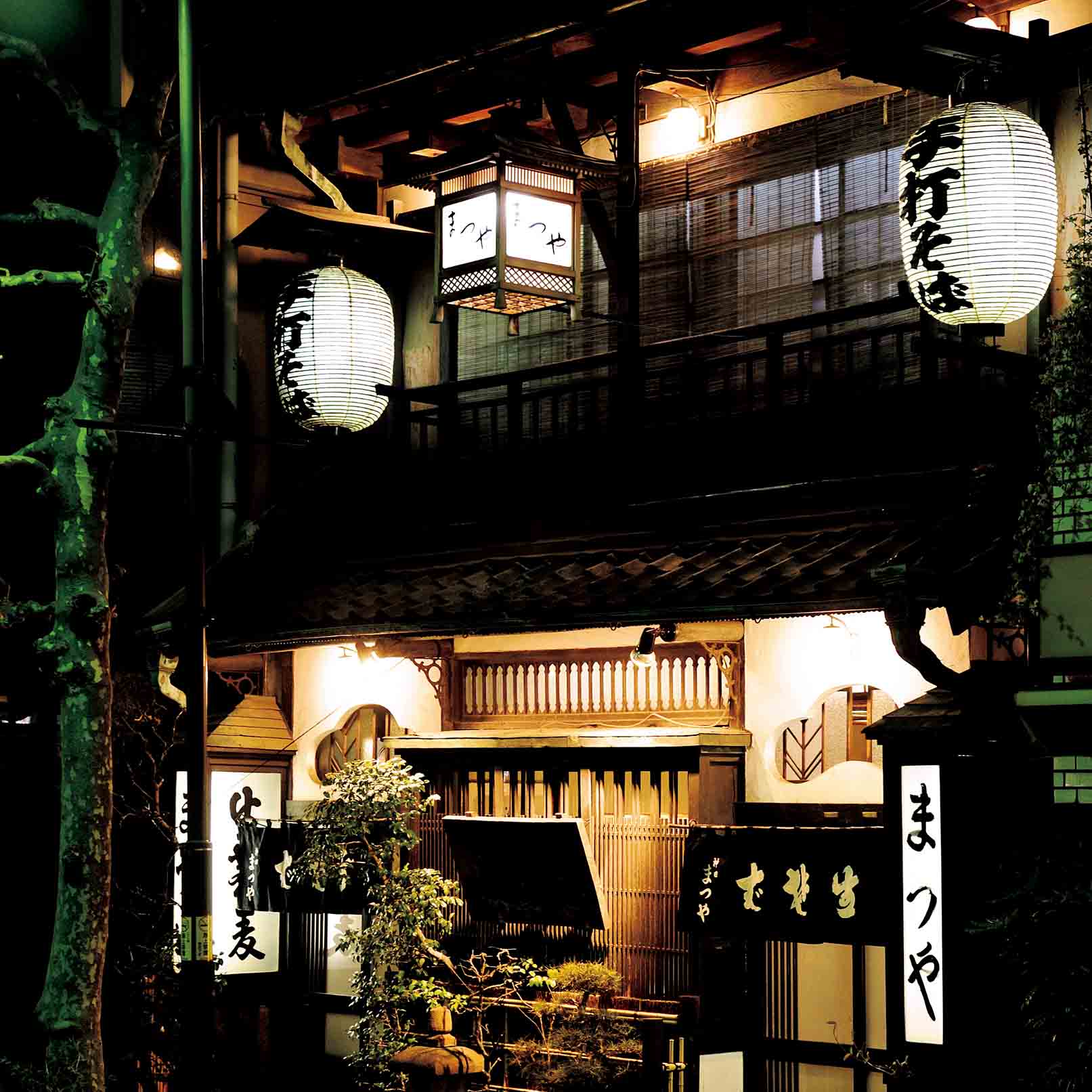 大正末期に建てられた店舗は、昔の蕎麦屋の雰囲気そのもの。