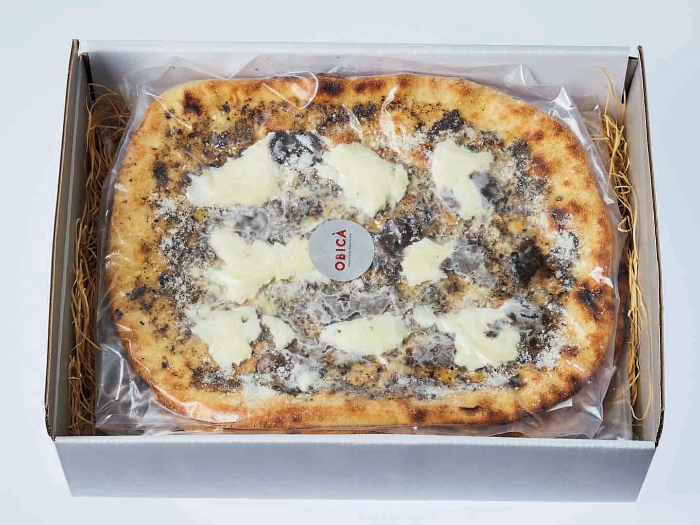 「ピッツァ タルトゥーフォ(トリュフピザ)」150g×2枚入り¥4,500