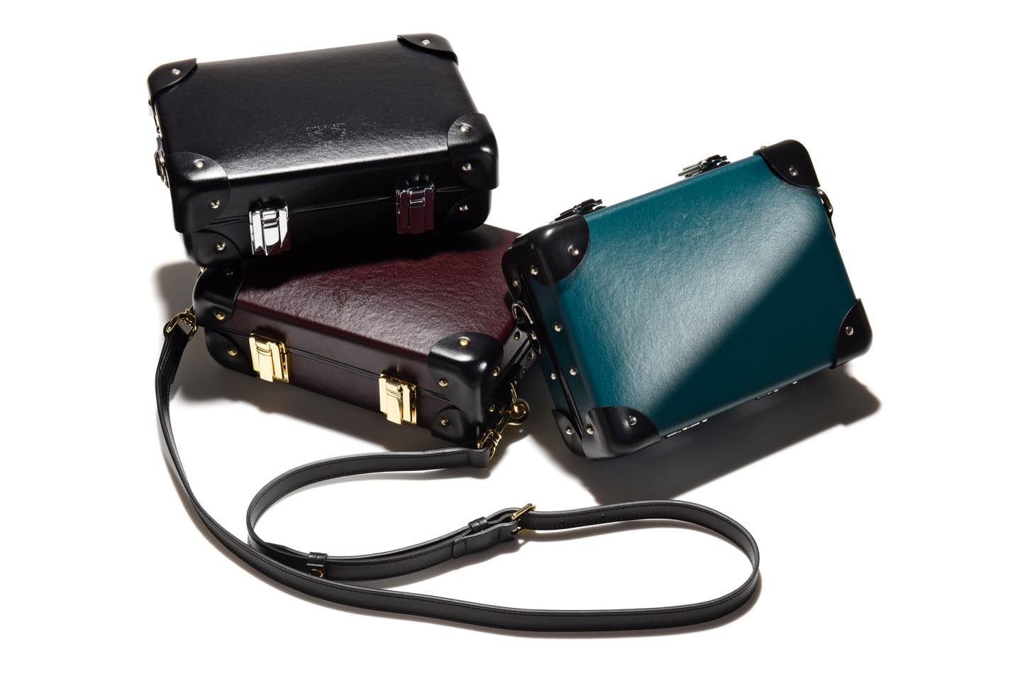 【W21×H15.2×D7.5cm】バッグ(左・中)¥130,000・(右)¥135,000(グローブ・トロッター 銀座)