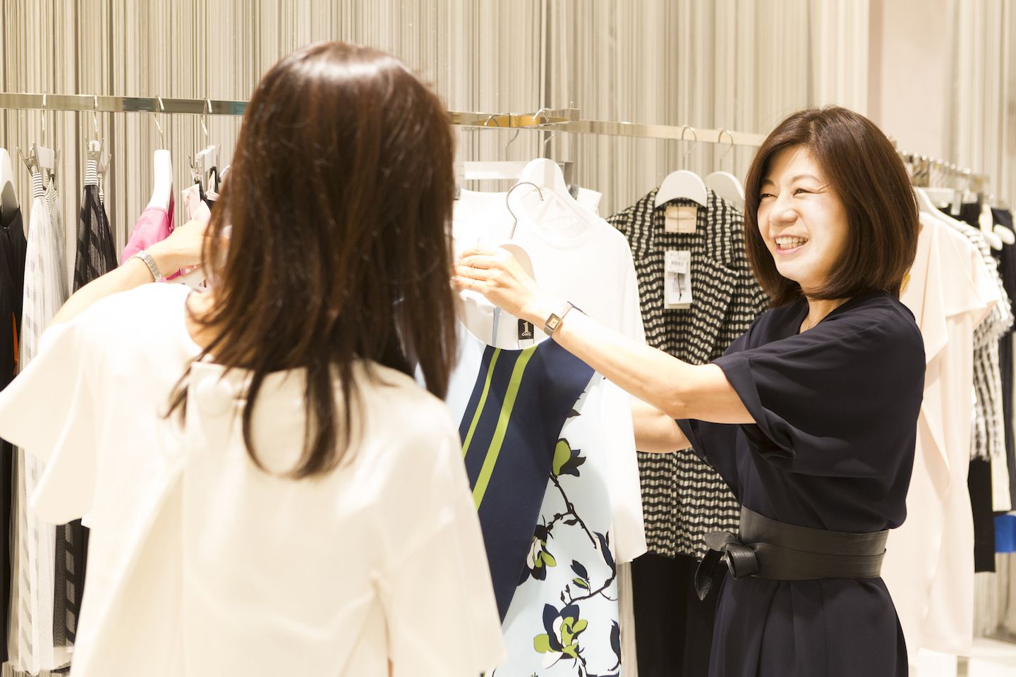 髙島屋新宿店4階 エクセラウンジ内でパーソナルスタイリングを手がける、スタイリストの長友妙子さん