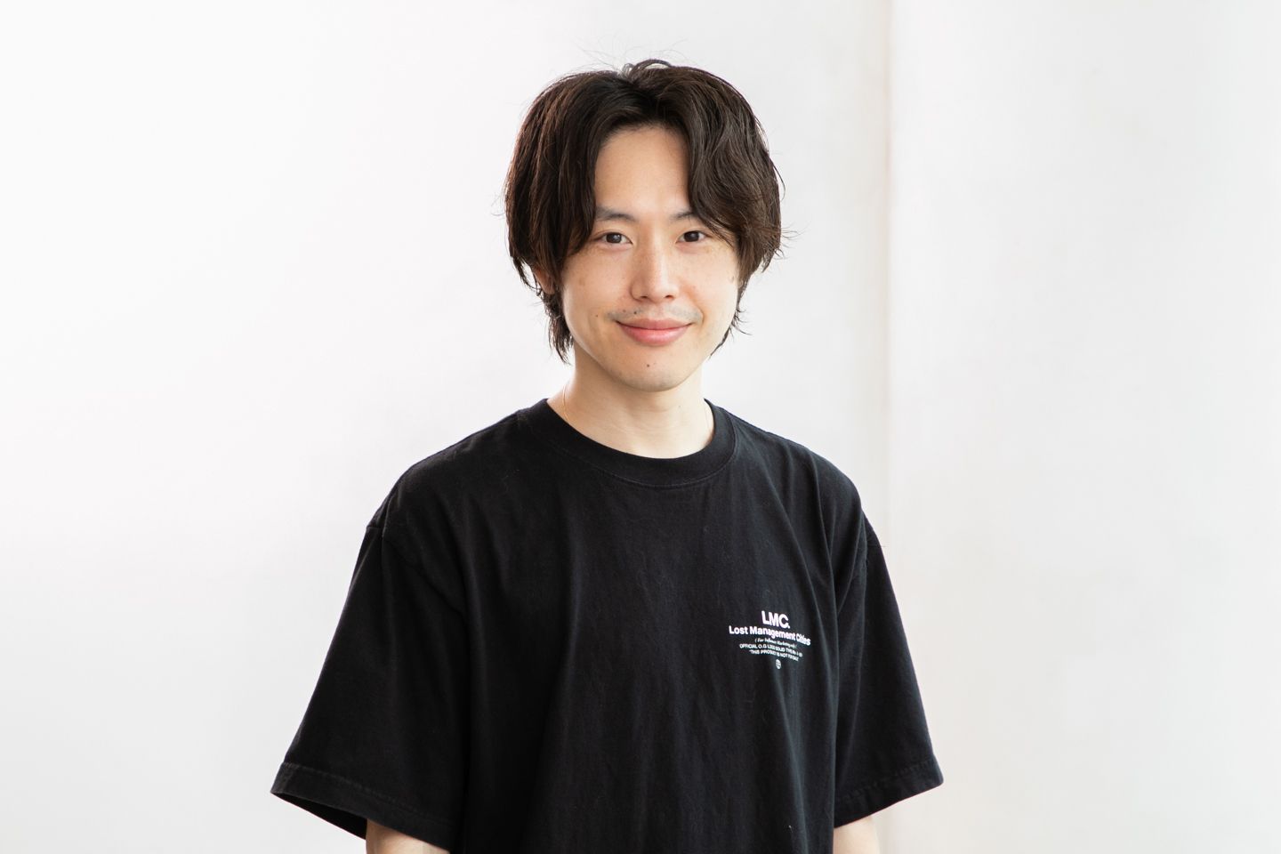 ZACC raffine スタイリスト・賀山博之さん。「飼っている猫に癒される毎日。家に帰るのが楽しみです」。Instagramアカウント@zacc.kayama