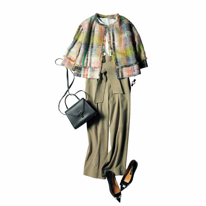 ジャケット￥99,000（ルック〈スキャパ〉）、ブラウス￥22,000（Theory luxe）、パンツ［共布ベルト付き］￥76,000（MOGA）、時計￥700,000（DKSHジャパン〈ベダ&カンパニー〉）、バッグ￥295,000（ヴァレクストラ・ジャパン）、靴￥93,000（セルジオ ロッシ）