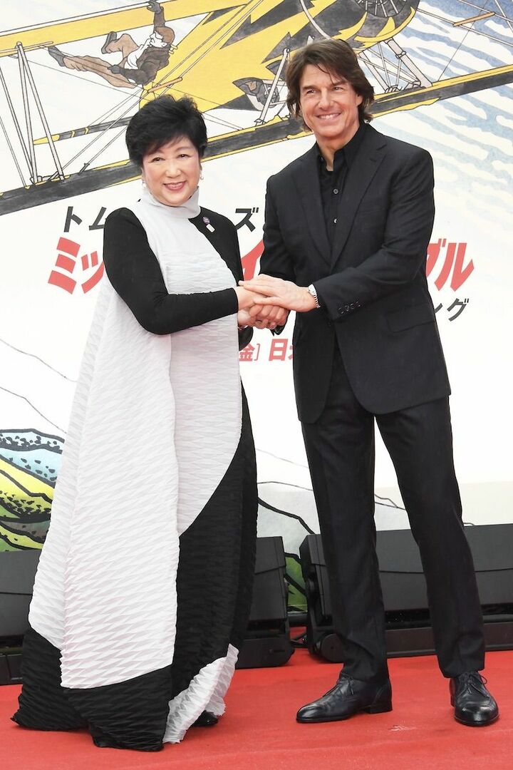 プレミアは東京都庁都民広場で開催され、知事の小池百合子氏も登場。