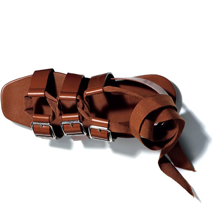 靴［ヒールなし］￥93,000（オンワードグローバルファッション〈ジル・サンダー〉）