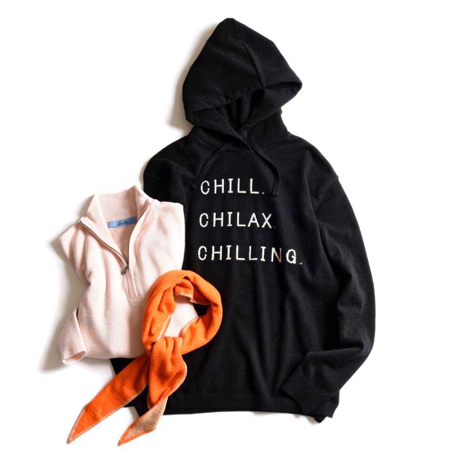 (左)ハーフジップニット¥29,000・(中)スカーフ¥15,000〈ブル ブレ〉、(右)パーカ¥00,000〈ヴァンドリ〉/以上、ヴァンドリ青山本店