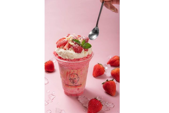 【MAX BRENNER CHOCOLATE BAR ラフォーレ原宿店限定】「ホワイトチョコレートストロベリーかき氷」¥890