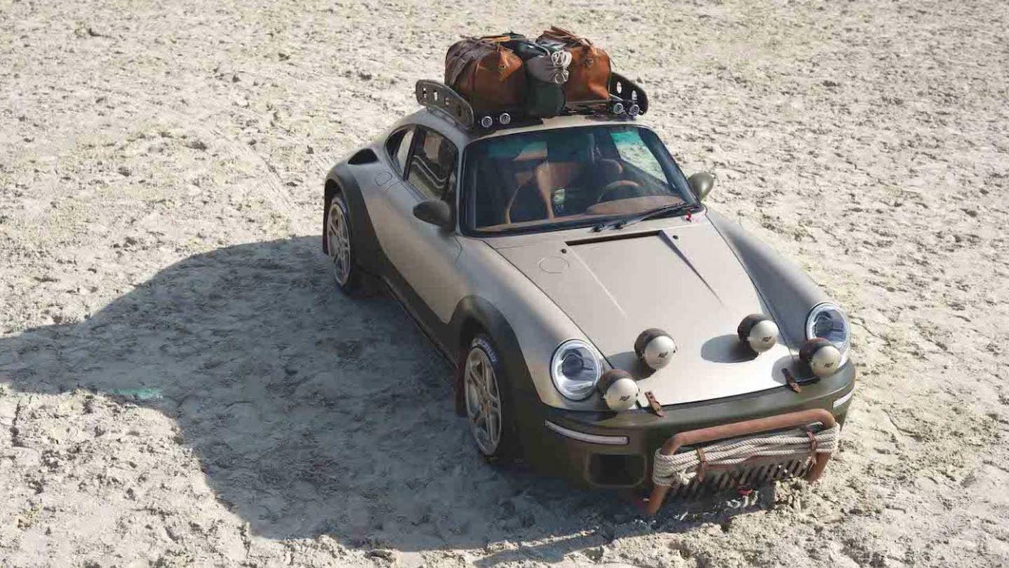 屋根に荷物を積んだ、アドベンチャーの雰囲気満点の男らしいコンセプトカーだ。