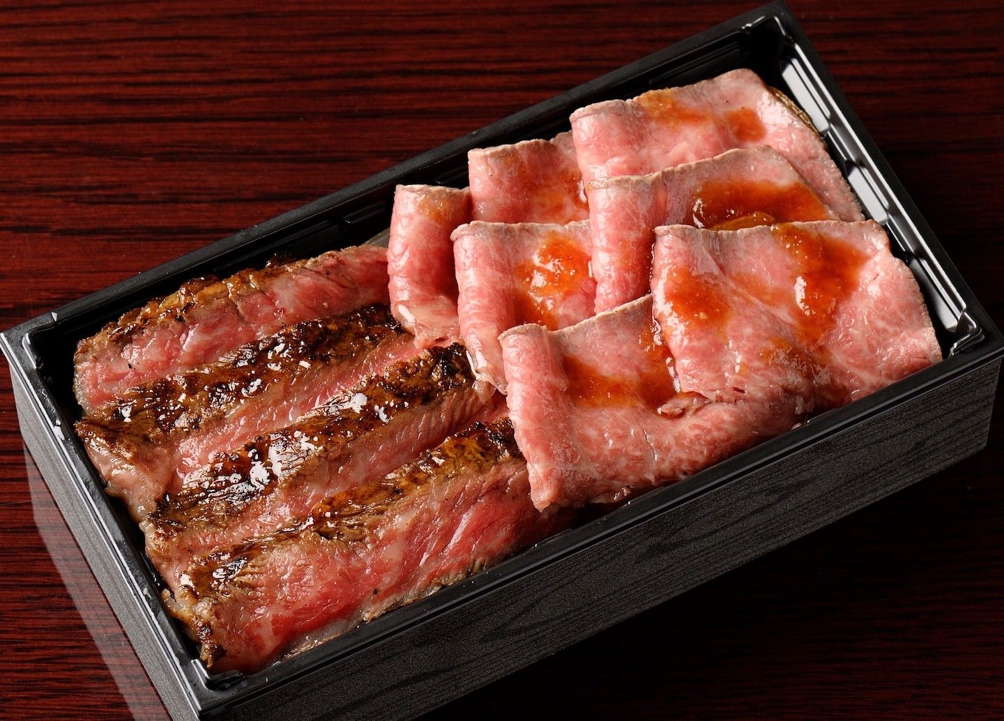 「うかい特選牛 ローストビーフと炭火焼ステーキ重」¥3,240