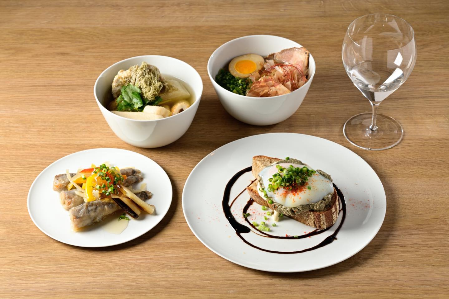 日本料理「日本料理「銀座・器楽亭」、イタリア料理「Ristorante La ciau」、中華料理「虎峰」、韓国料理「よろにく」など、全16の名店が監修するオリジナルメニュー。
