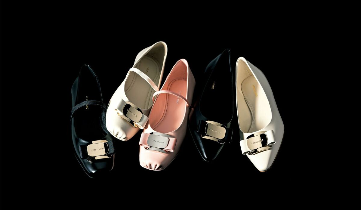美品✨フェラガモ　フラットシューズ　ニンナ　レザー　ゴールド金具　リボン NINNA エナメル フラットパンプス レディース|フェラガモ