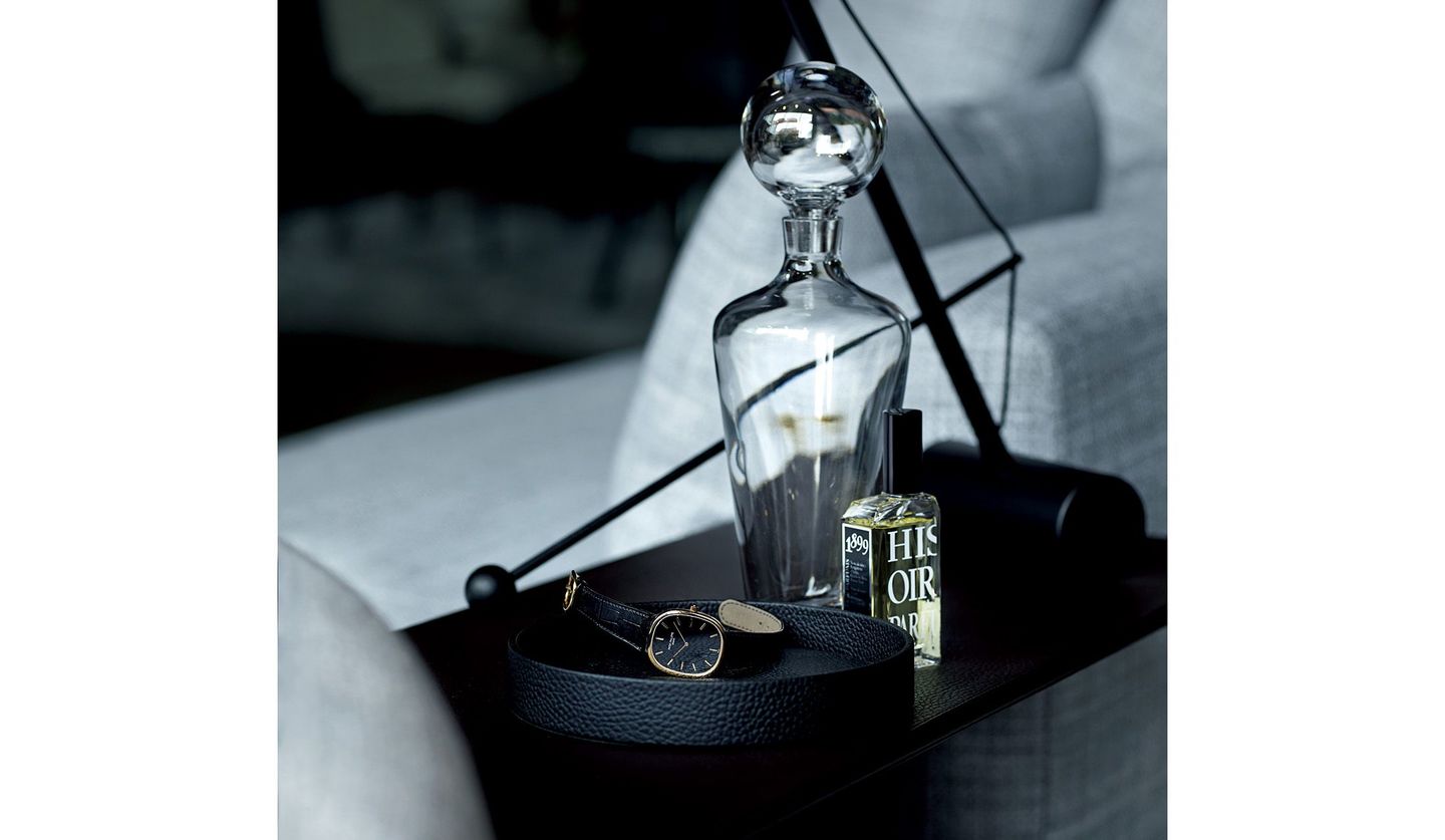 パテック フィリップの時計、イストワール ドゥ パルファンの香水の写真