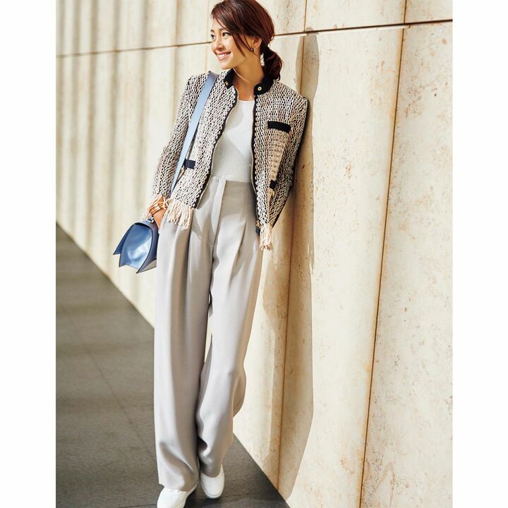 ブルゾン￥350,000・プルオーバー￥58,000・パンツ￥160,000・バッグ￥198,000・靴￥78,000（ジョルジオ アルマーニ ジャパン〈ジョルジオ アルマーニ〉）、ピアス￥270,000・ブレスレット￥1,660,000（ブルガリ ジャパン）　[Precious2019年5月号130ページ] 