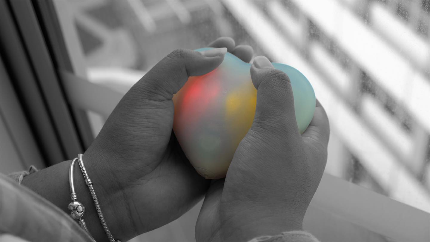 愛する人の鼓動を反映し、精神的なサポートや人と人とのつながりを促すデバイス「Heartfelt」。