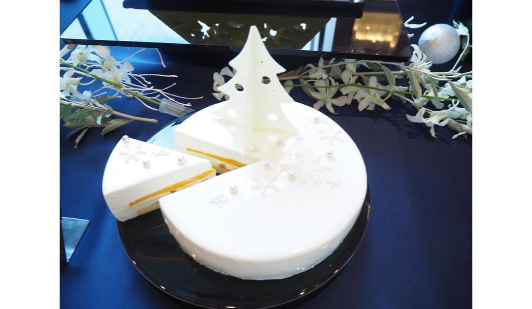 パレスホテル東京 雪原をイメージした真っ白な濃厚チーズケーキなど アートのようなクリスマスケーキ ６選 Precious Jp プレシャス