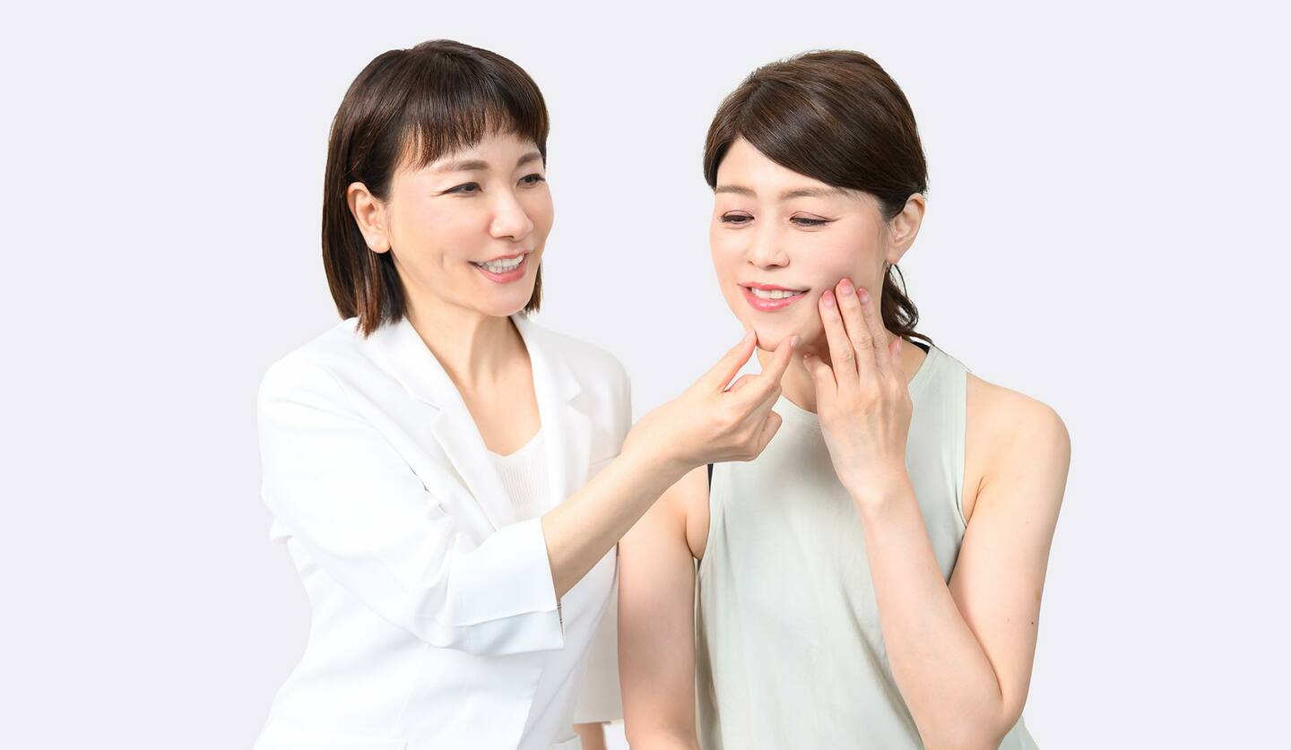 二人の女性　メソッドの指導をしている