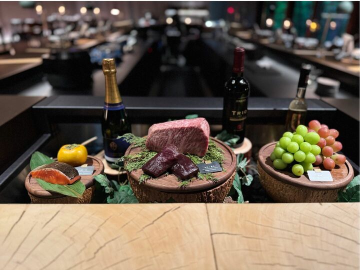 ホテル_3,レストラン_1,肉_2,酒_2