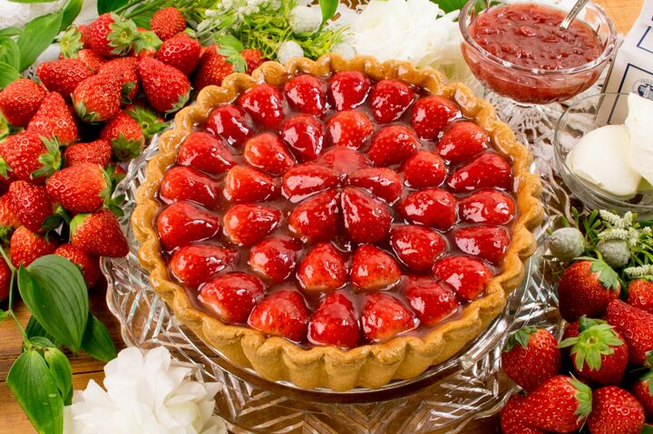 男性への差し入れにもおすすめ甘さ控えめタルト。1ピース￥658／ホール[21cm]￥5,616（ともに税込）