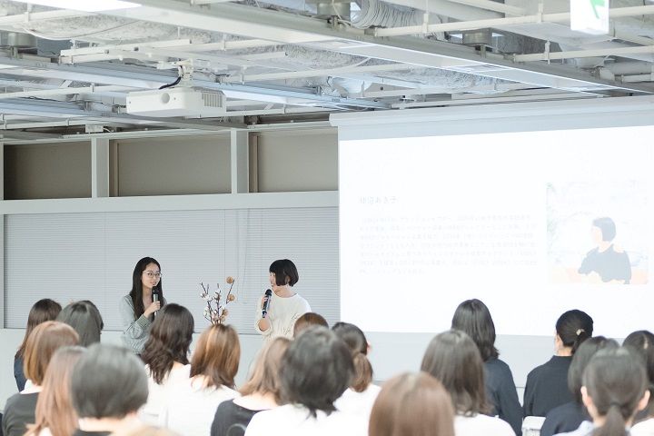 写真左より/起業家・ハヤカワ五味さん、「EMILY WEEK」コンセプター・柿沼あき子さん
