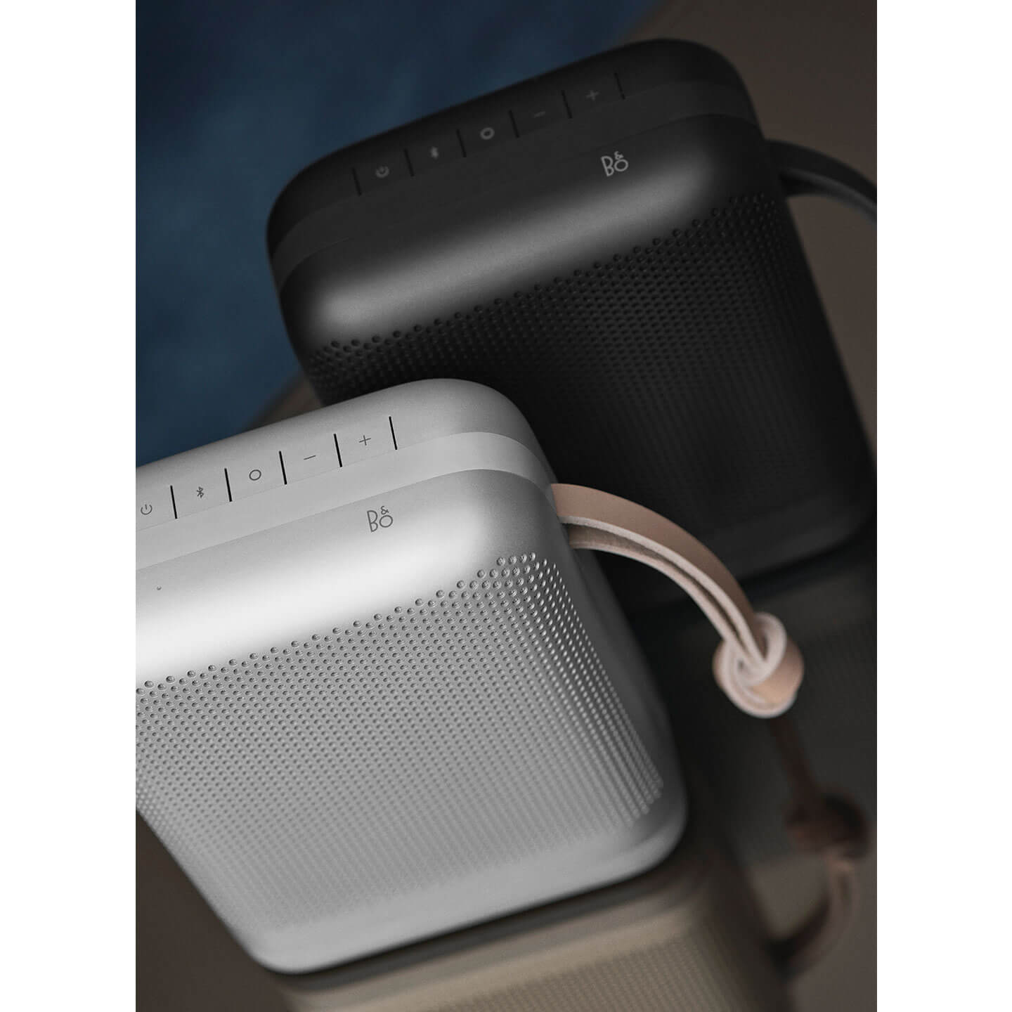 ブラック、ナチュラルともに ¥49,990(希望小売価格・税込)