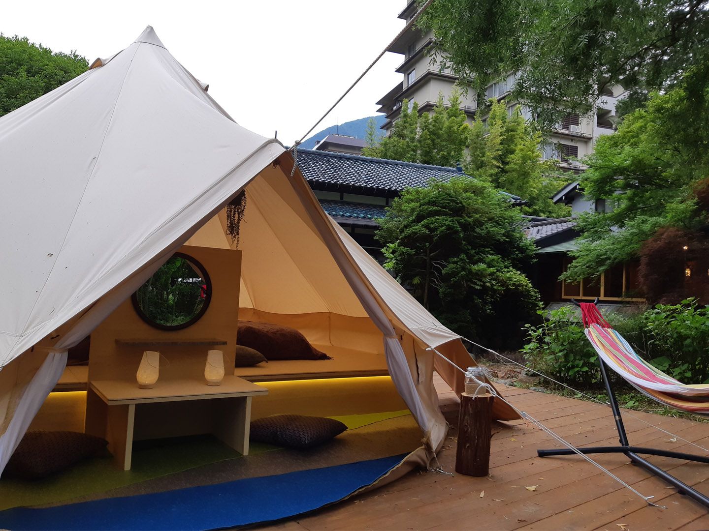 宿泊費:¥40,000~/テント1基、グランピング参加費¥10,000/大人1人、¥8,000/小学生1人、¥3,000/幼児1人