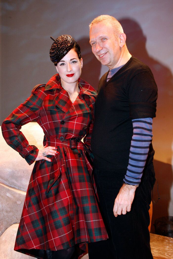 右は、ジャン＝ポール・ゴルチエ。