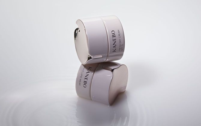 カネボウ フレッシュ デイ クリーム 40ml ¥8,000、カネボウ ナイト リピッド ウェア 40ml ¥8,000(税抜)