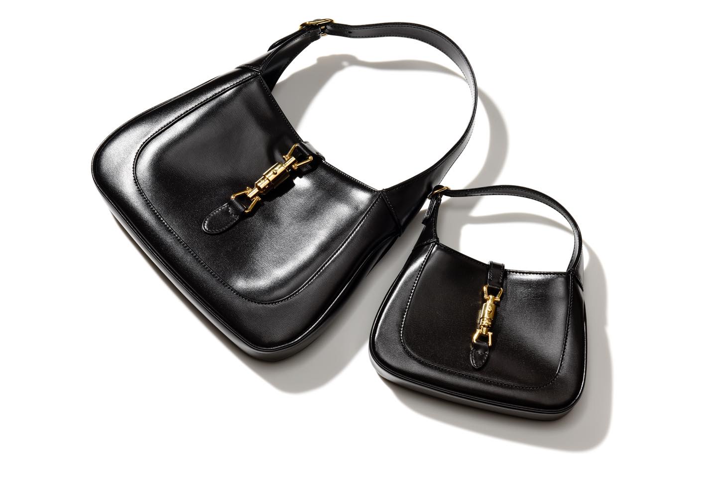 バッグ(左)【W19×H27.5×D4cm】¥210,000・(右)【W13×H19×D3cm】¥180,000(グッチ ジャパン クライアントサービス)