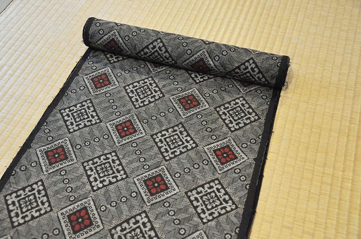 奄美大島紬の模様の1つ“龍郷柄”