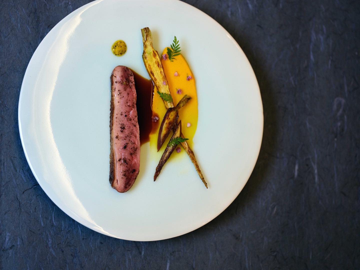 「八坂」京都産鴨肉 人参と生姜のピューレパッションフルーツ