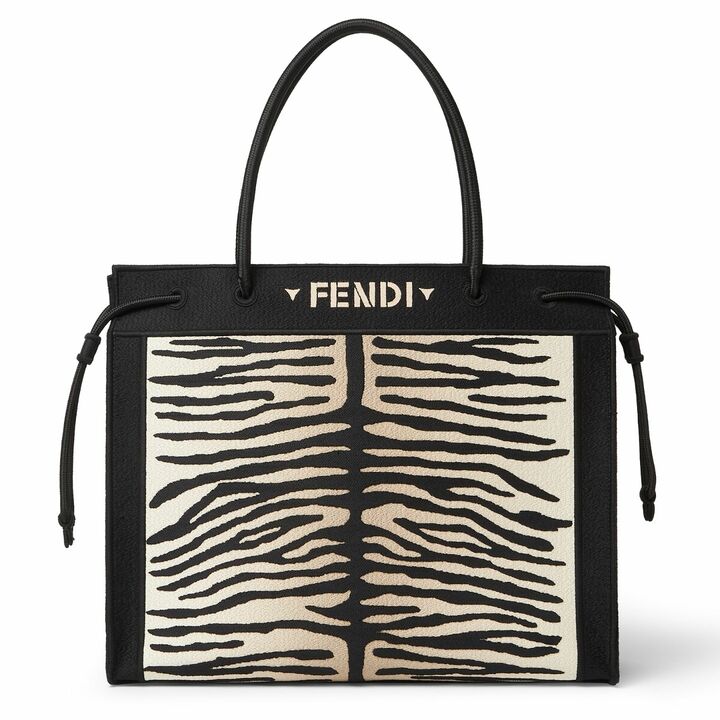 バッグ「フェンディ マジック」￥509,300【サイズ：縦34×横41×幅13cm、素材：●●●●、色：マルチカラー】