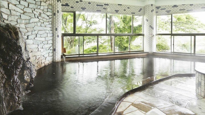 「亀山温泉ホテル」の大浴場