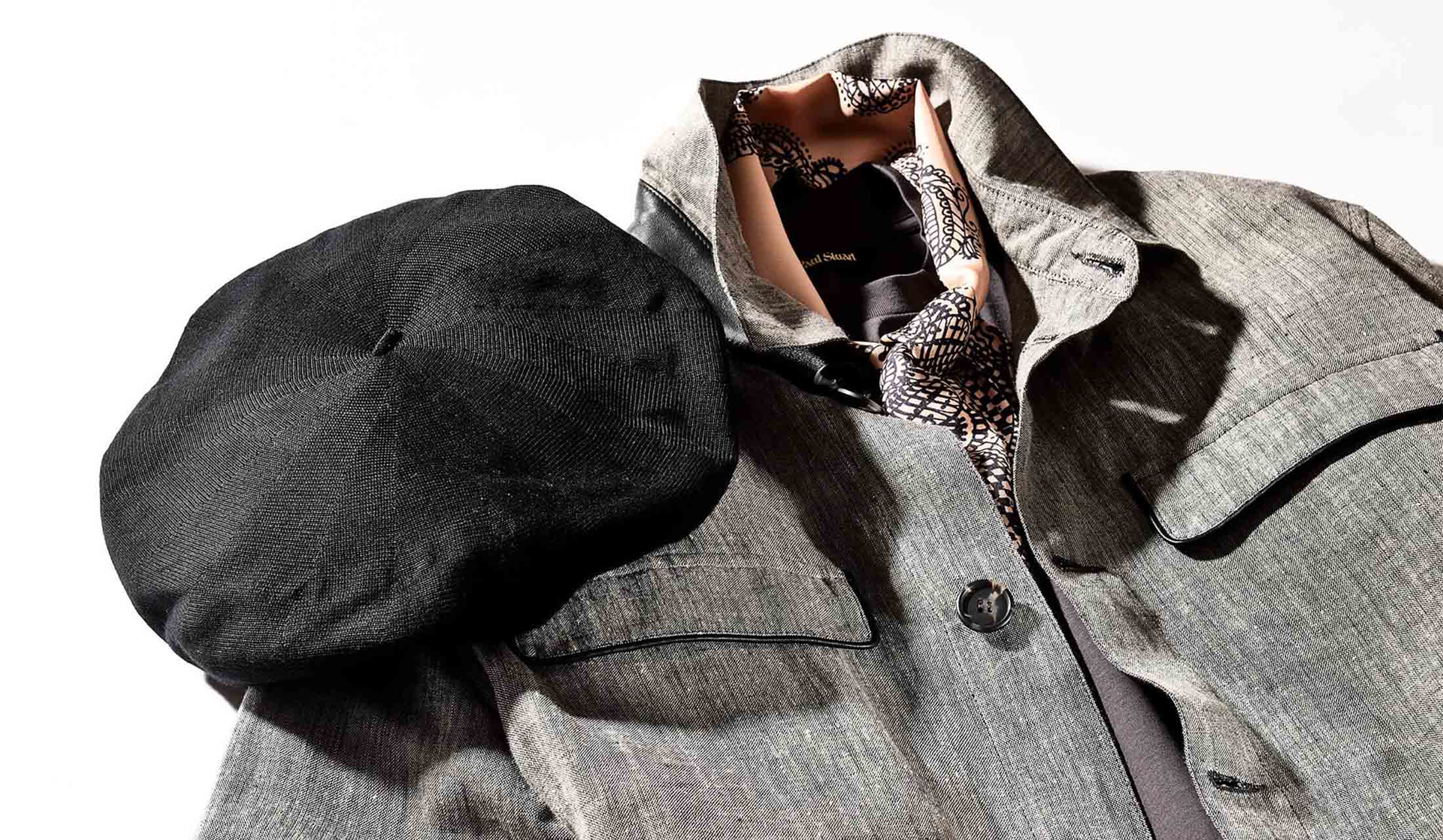 ロレールのベレー帽、ソレシティのジャケット、ポール・スチュアートのTシャツ、フラテッリルイージのスカーフ