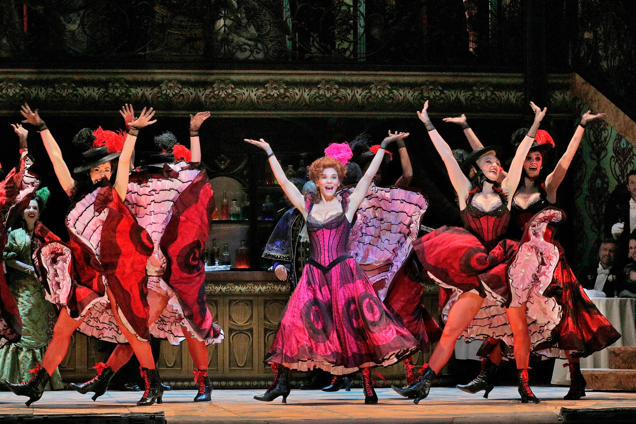 『メリー・ウィドウ』より©️Ken Howard/Metropolitan Opera
