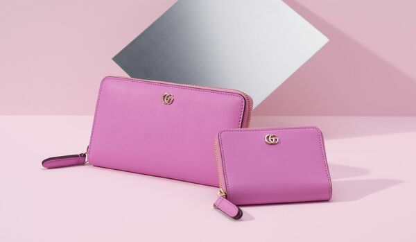 品格を日常に！「グッチ」の本命財布｜開けばさらにときめく！“フローラ”プリントの甘美なエレガンス