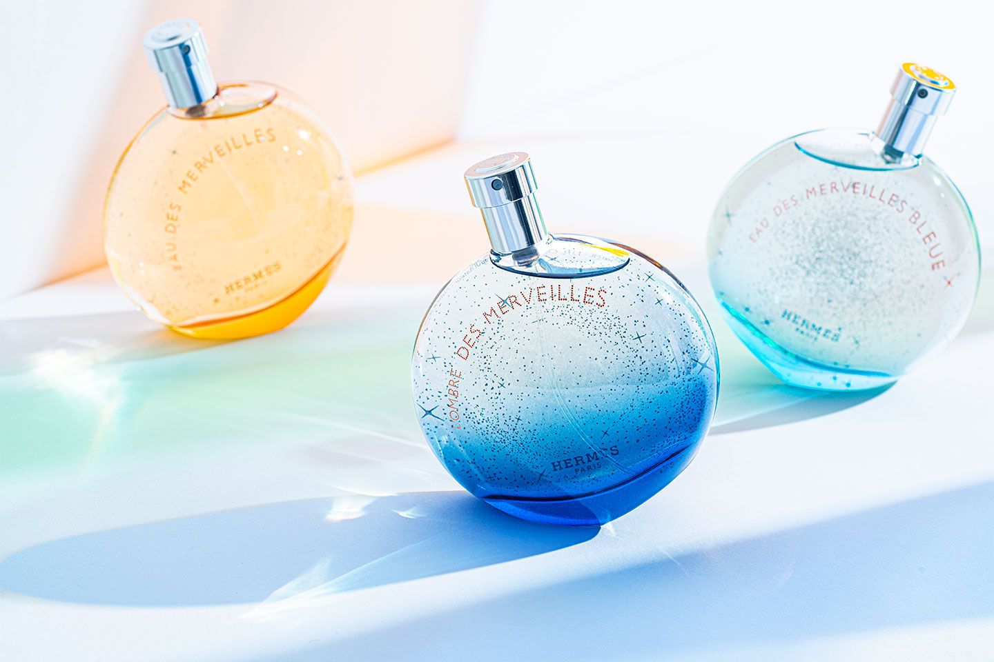 エルメス 左/オー デ メルヴェイユ オードトワレ ナチュラルスプレー50ml ¥13,700 中央/ロンブル デ メルヴェイユ オードパルファム ナチュラルスプレー50ml ¥13,000 左/オーデ メルヴェイユ ブルー オードトワレ ナチュラルスプレー 50ml ¥13,000