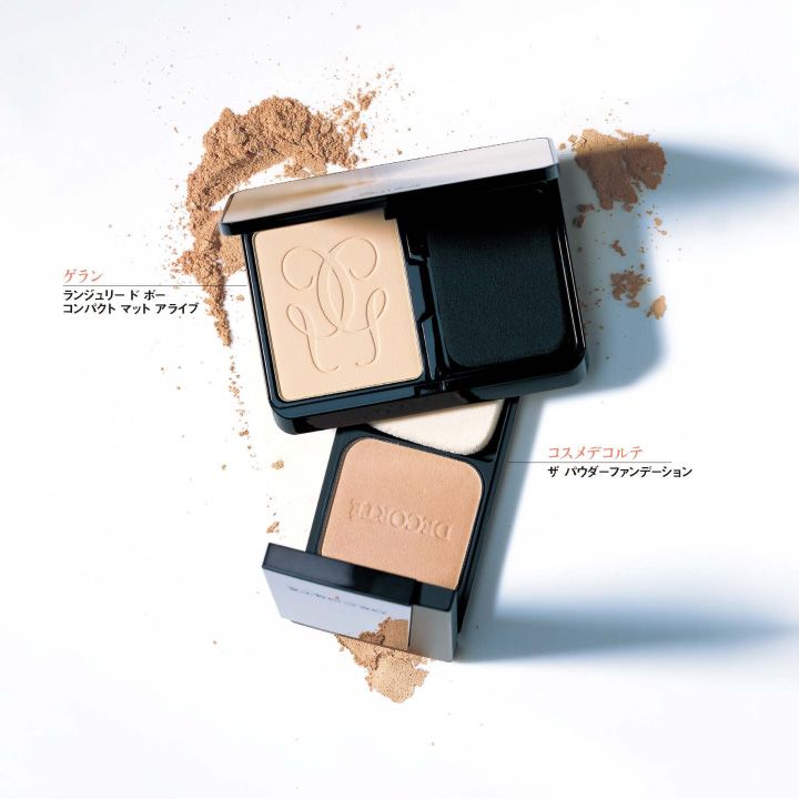 上から/ランジュリー ド ポー コンパクト マット アライブ 全3色 SPF15 ¥7,500(ゲラン)、ザ パウダーファンデーション 全7色 SPF20・PA++ ¥5,000(コスメデコルテ)