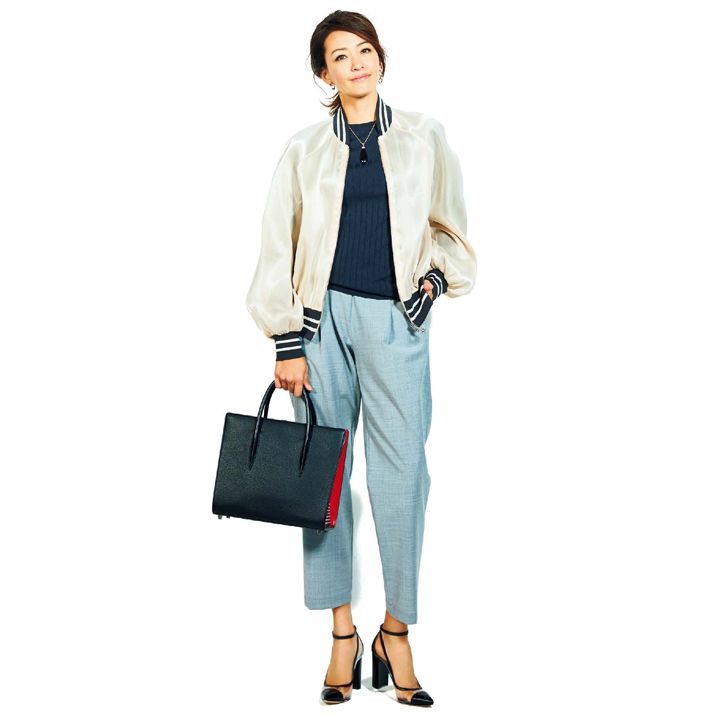 ブルゾン(三喜商事〈イレブンティ〉)、ニット(リーミルズ エージェンシー〈ジョン スメドレー〉)、パンツ(アノア〈リビアナ・コンティ〉)、マッティオリのピアス・アルテミス・ジョイエリのネックレス(アルテミス・ジョイエリ)、バッグ(クリスチャン ルブタン ジャパン)、靴(ジャンヴィト ロッシ ジャパン) 撮影/黒沼 諭(aosora) BY:『Precious5月号』小学館、2019年