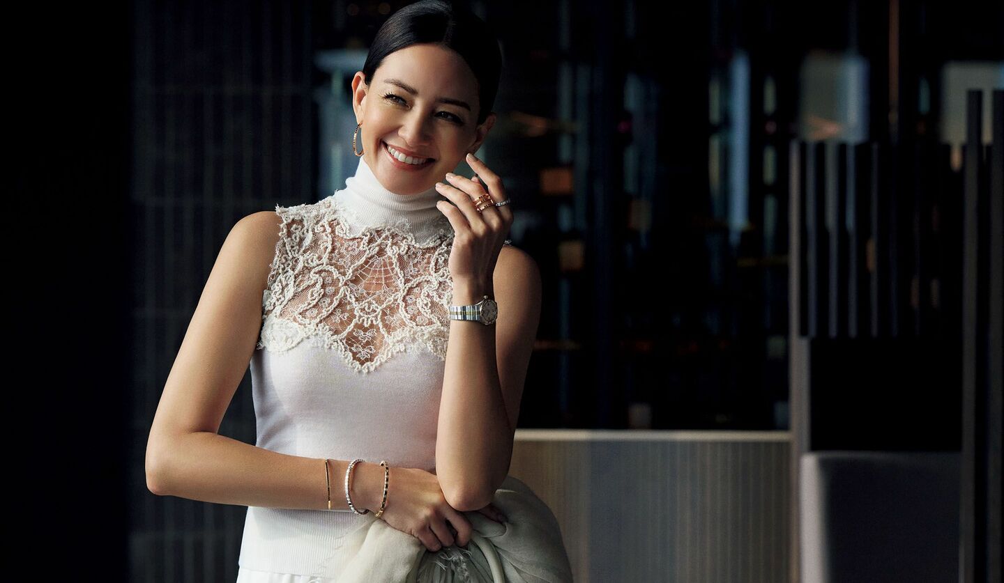 「エルマンノ シェルヴィーノ」のウエアを着用したモデルのRINAさん