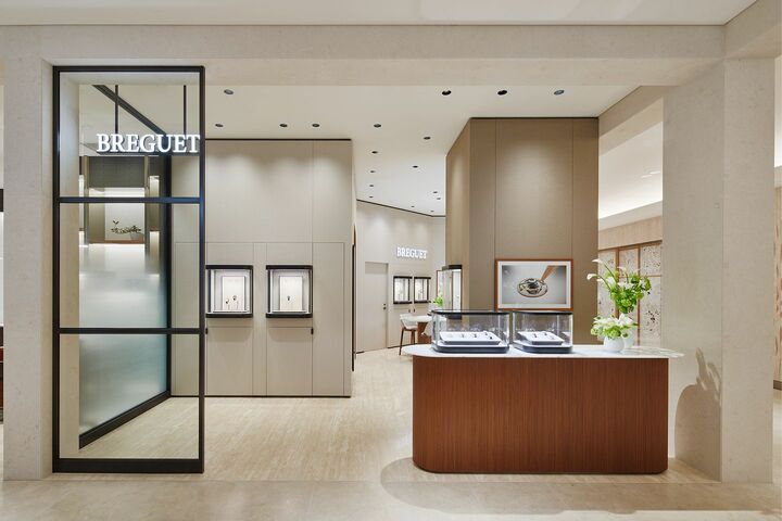 阪急うめだ本店６階「ブレゲ ブティック阪急うめだ本店」