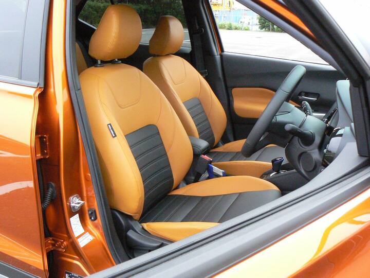 シートはダブルステッチ入り。試乗車はツートーンのインテリアが装備されたグレード。黒とオレンジの組み合わせだけだが、どうせなら選択肢を増やして欲しい。