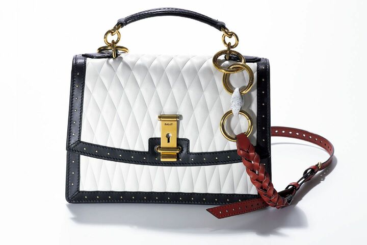 バッグ［縦18.5×横26×マチ9cm］￥225,000（バリー 銀座店）