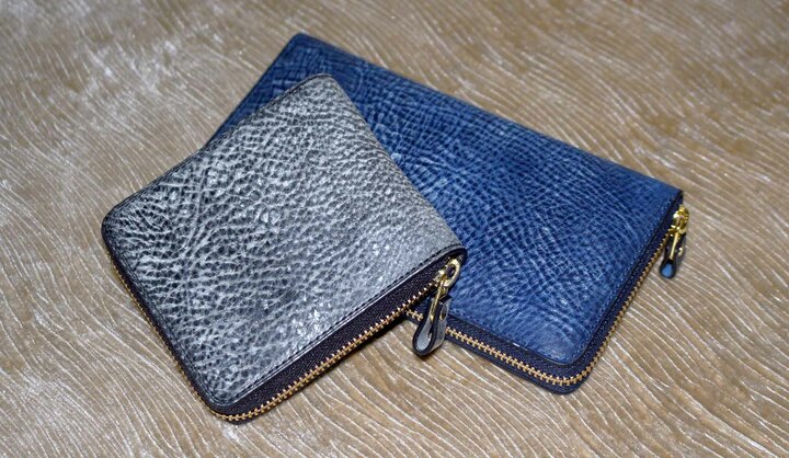 ゾンネ 長財布（ラウンドファスナー型）[W19×H10×D2.5cm]  ￥18,000・二つ折り財布（ラウンドファスナー型）[W11×H10×D2cm] ￥15,000（ウエニ貿易〈ゾンネ〉）※税抜価格
