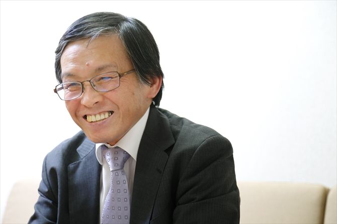 談笑する岸見一郎さん