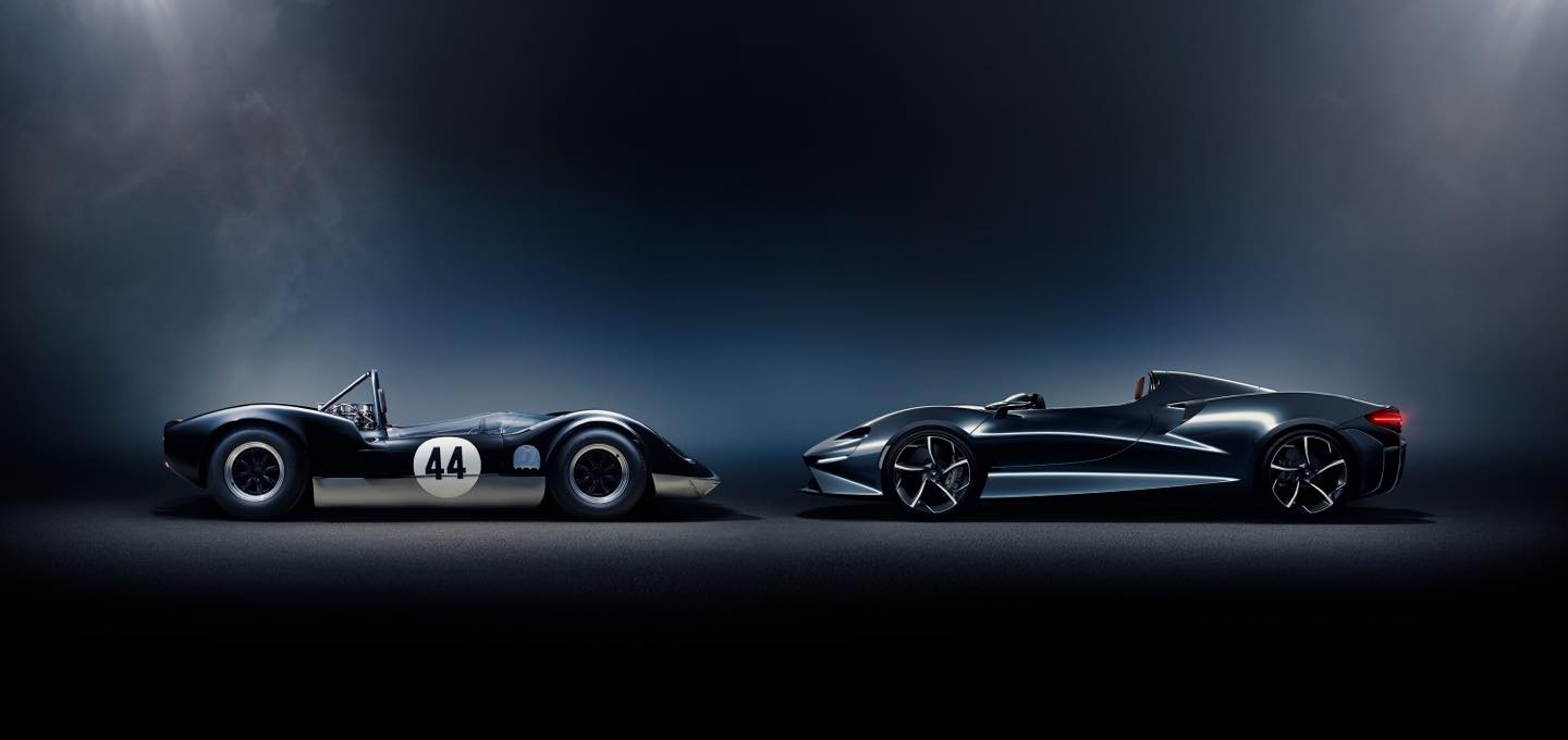 当時のマクラーレンエルバM1A(左)とともに。